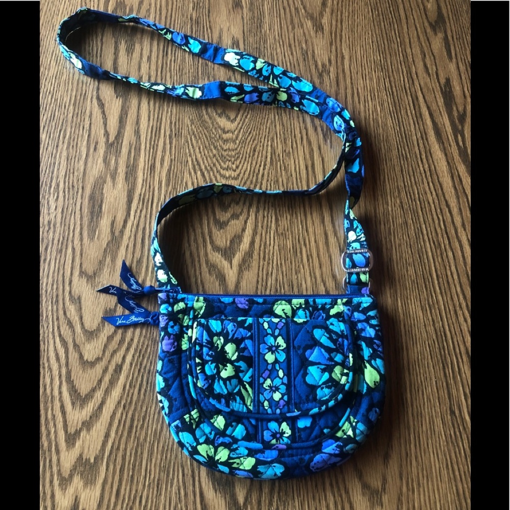 Vera Bradley Quilted Indigo Pop Blue Floral Crossbody Retired Pattern.